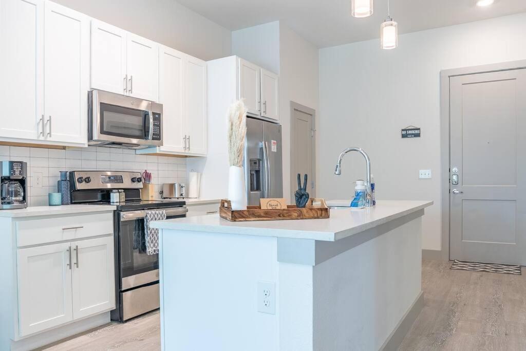 Beautiful Riverwalk Apt With Full Amenities, King Bed & Free Parking San Antonio Exterior foto