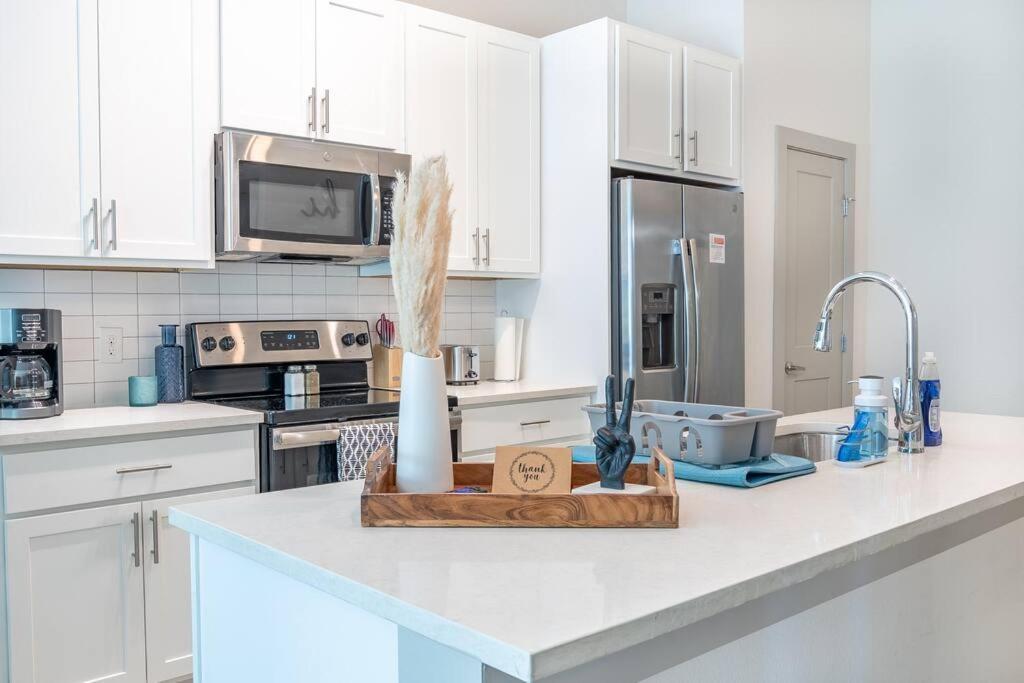 Beautiful Riverwalk Apt With Full Amenities, King Bed & Free Parking San Antonio Exterior foto