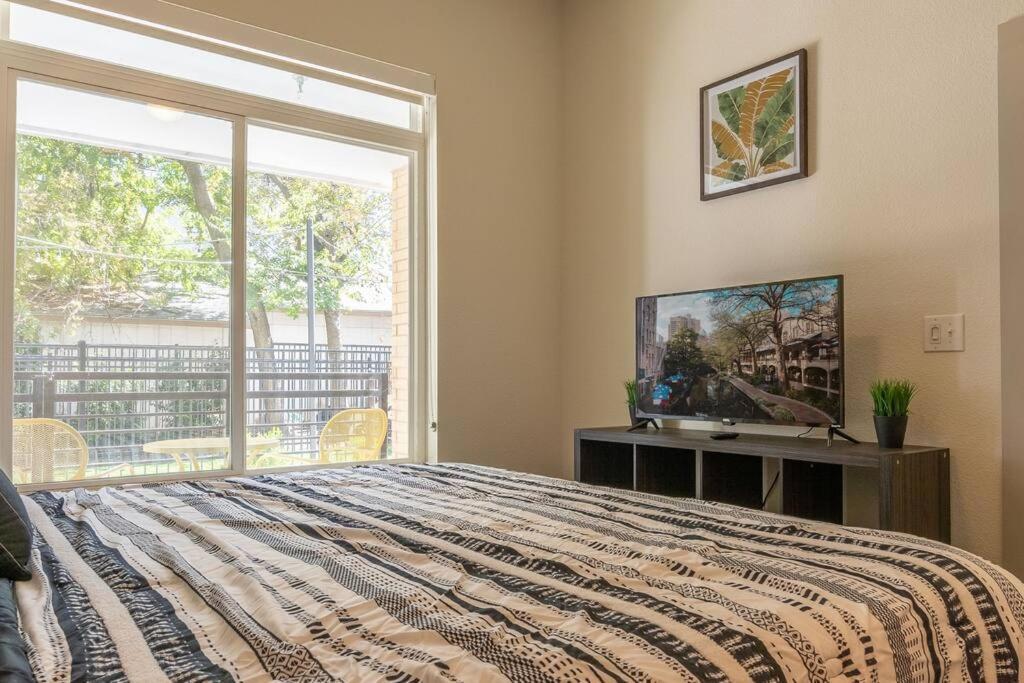 Beautiful Riverwalk Apt With Full Amenities, King Bed & Free Parking San Antonio Exterior foto
