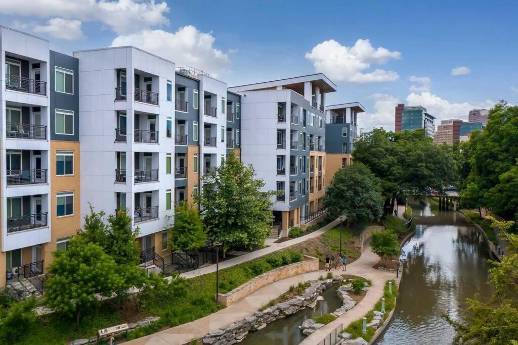 Beautiful Riverwalk Apt With Full Amenities, King Bed & Free Parking San Antonio Exterior foto