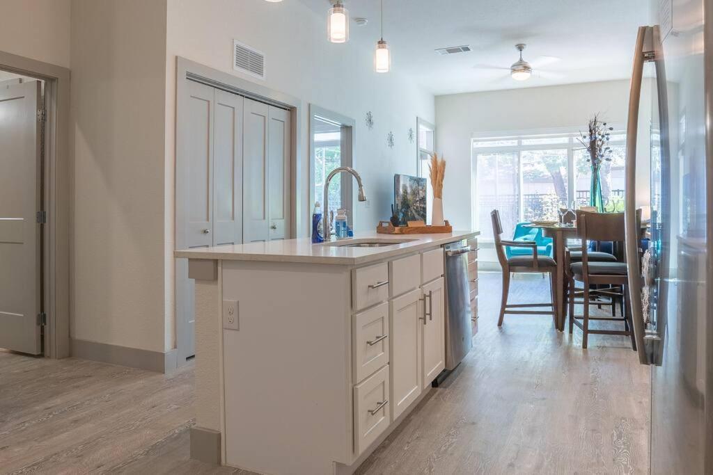Beautiful Riverwalk Apt With Full Amenities, King Bed & Free Parking San Antonio Exterior foto